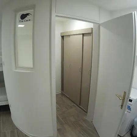 The Cave * Λιουμπλιάνα